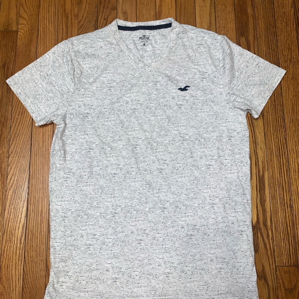 Men’s Hollister vneck T-shirt